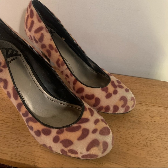 Fergalicious by Ferga Size 8M Utopia Leopard high heel pre-owned 3 inch… - Picture 2 of 12